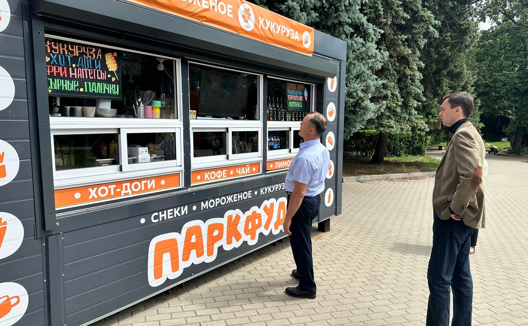 Игорь Мурог провел в Рязани проверку детских и спортивных площадок, зон отдыха и организации питания в общественных пространствах