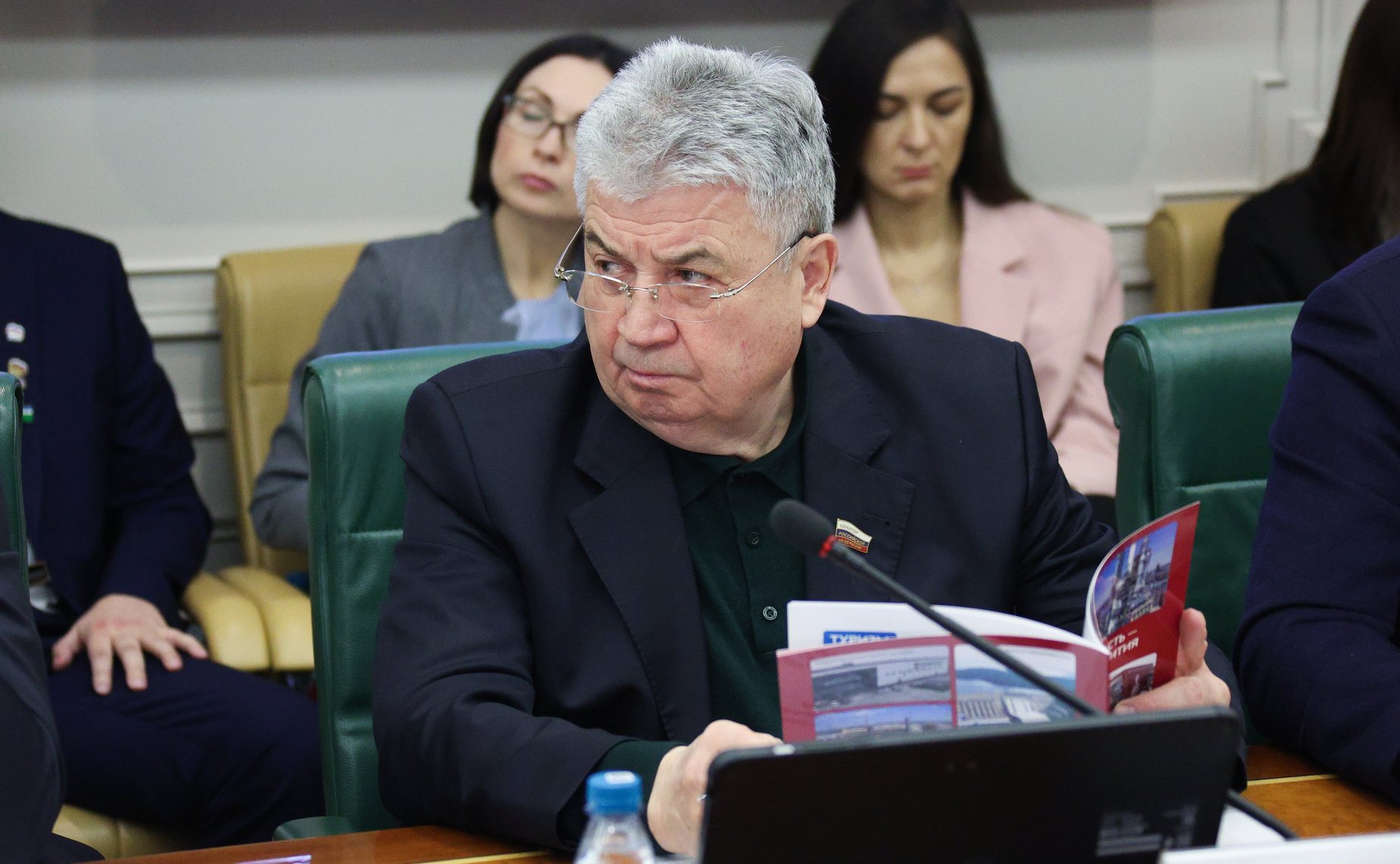 Геннадий Емельянов