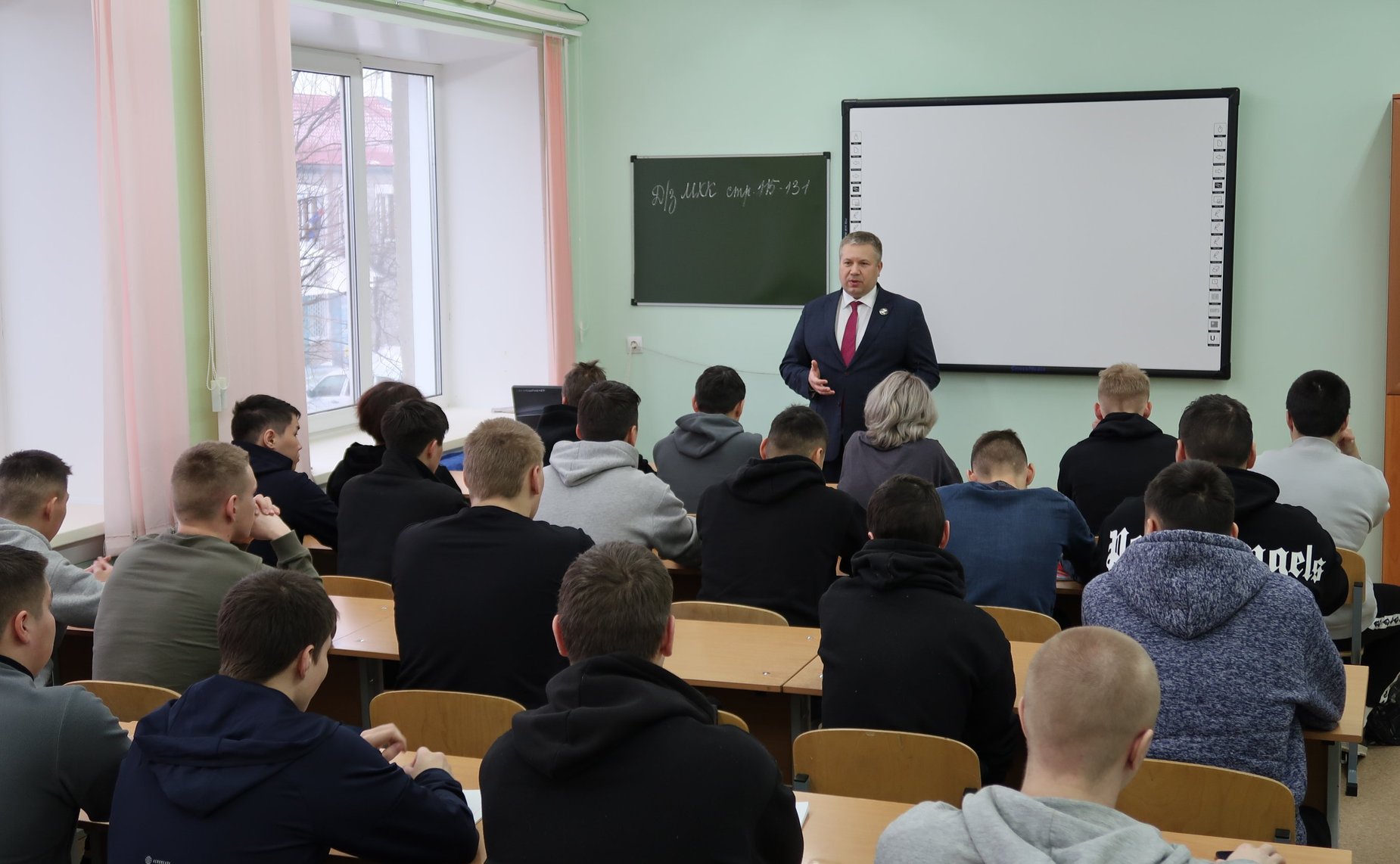 Денис Гусев провёл встречу со студентами Ненецкого АО