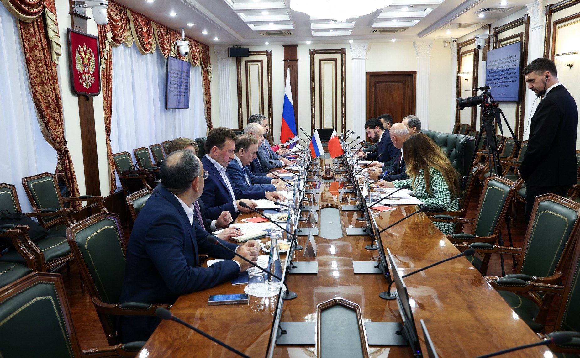 Ильяс Умаханов провел встречу с Чрезвычайным и Полномочным Послом Королевства Бахрейн в РФ Ахмедом Абдулрахманом Махмудом Аль-Саати и Главой Представительства Лиги арабских государств в России Валидом Хамидом Шилтагом