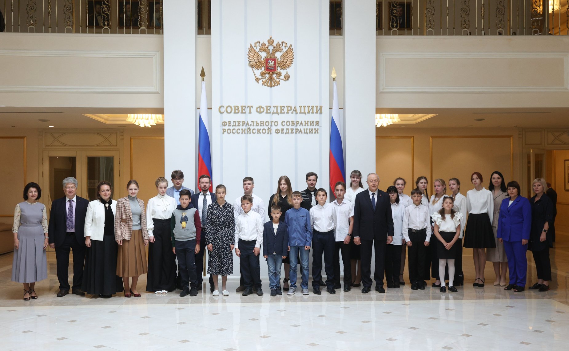 Валерий Радаев наградил победителей седьмого Всероссийского школы-конкурса «Портрет твоего края» 2023 года из Саратовской области и г. Москвы