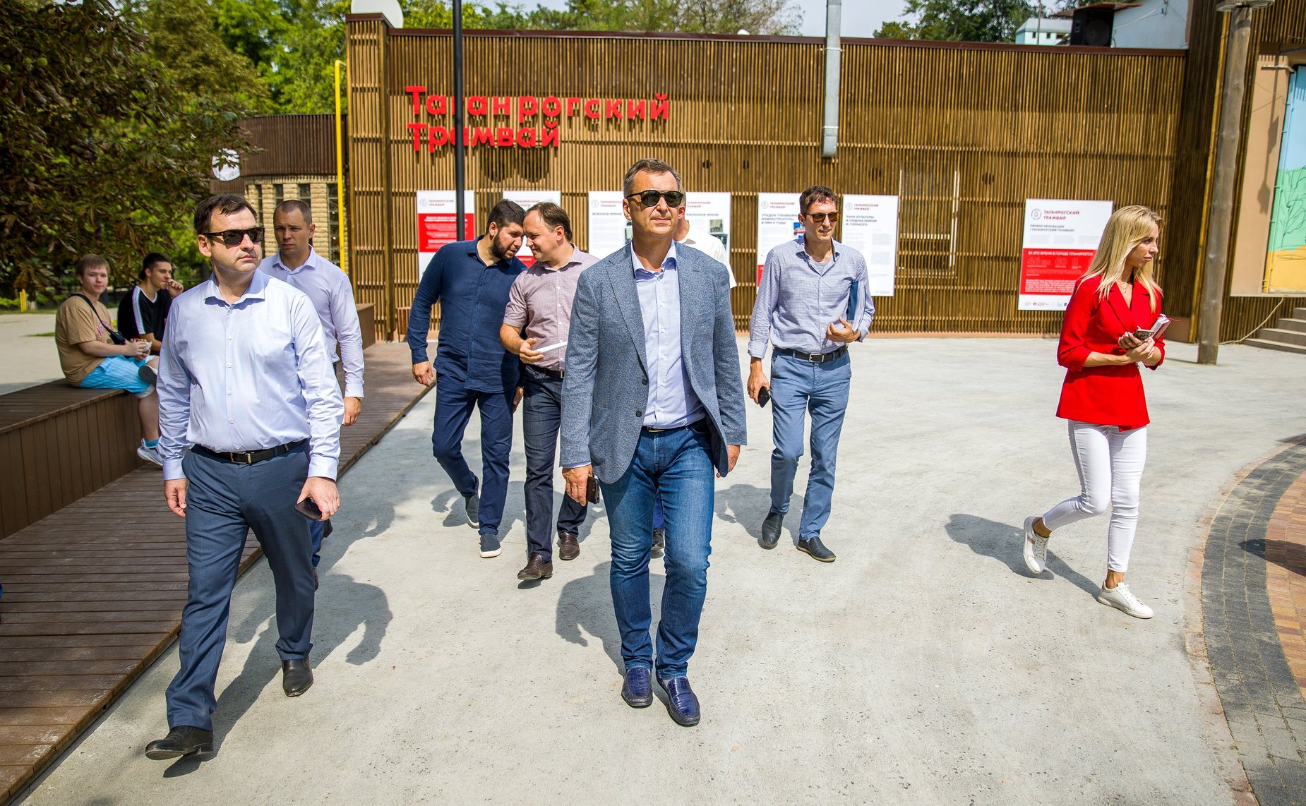 Андрей Яцкин в ходе рабочей поездки в регион посетил город Таганрог и проконтролировал ход работ по реконструкции трамвайной сети и реновации других объектов городской среды