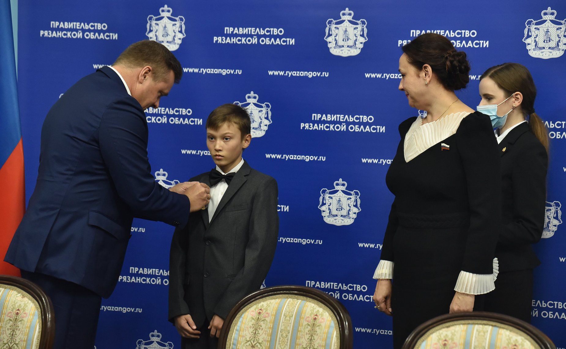 Медаль Совета Федерации «За проявленное мужество» была вручена Губернатором Рязанской области Николаем Любимовым Тюрину Максиму