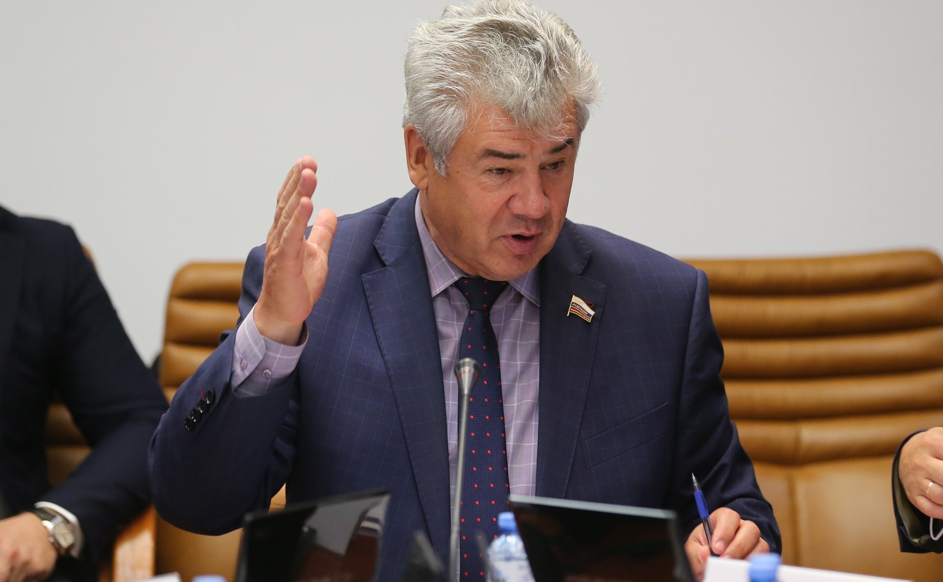 Виктор Бондарев