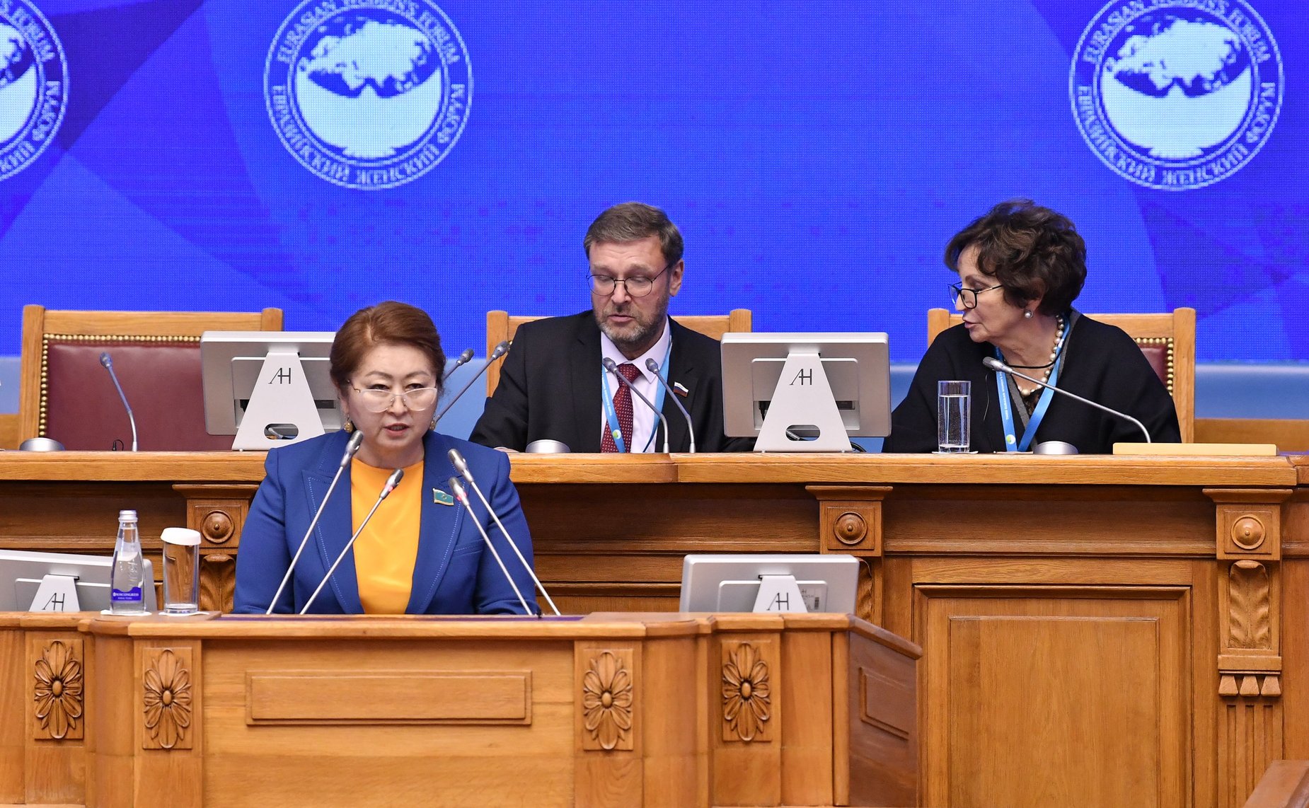 Пленарное заседание – межпарламентского диалога «Миссия женщин в развитии дипломатии мира и доверия»