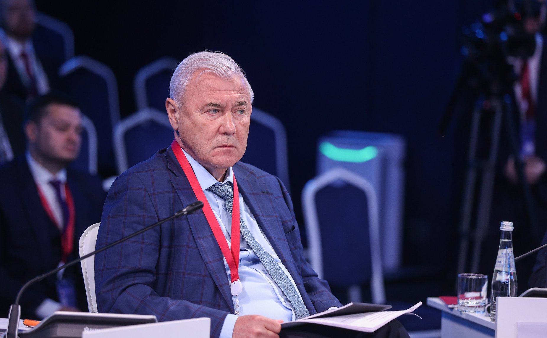 Дискуссионная сессия «Привлечение внебюджетного финансирования в реализацию проектов импортозамещения» в рамках Петербургского международного экономического форума