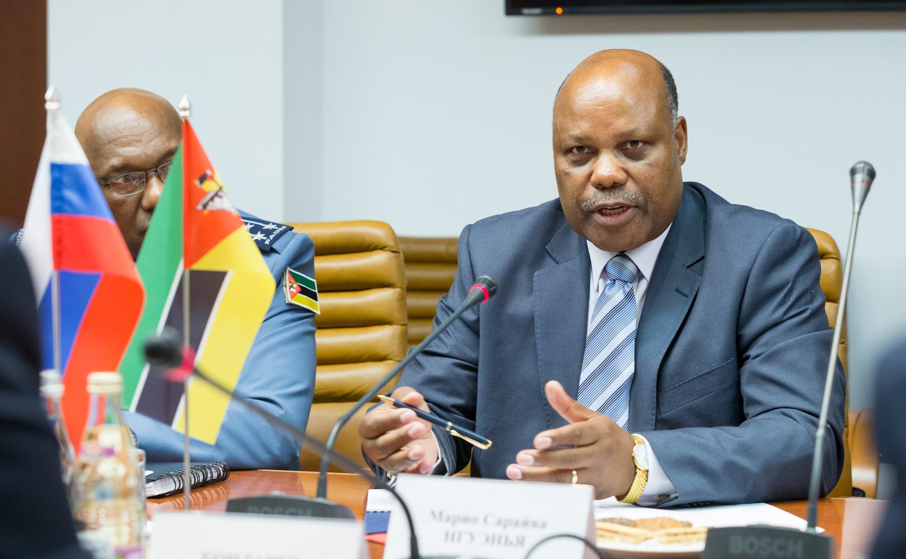 Встреча В. Бондарева с послом Республики Мозамбик