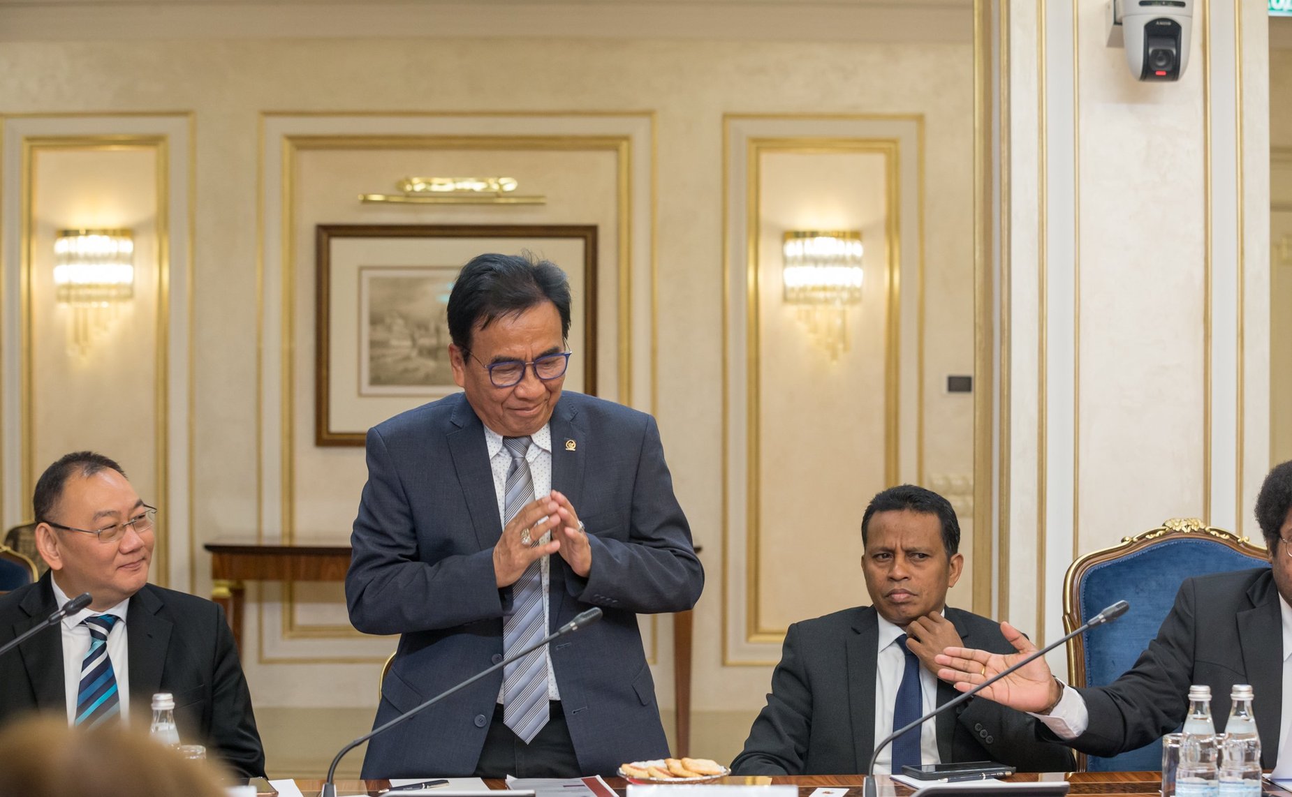 Встреча Вячеслава Тимченко с председателем Почетного собрания Совета представителей регионов Республики Индонезии Мервином Садипуном Комбером