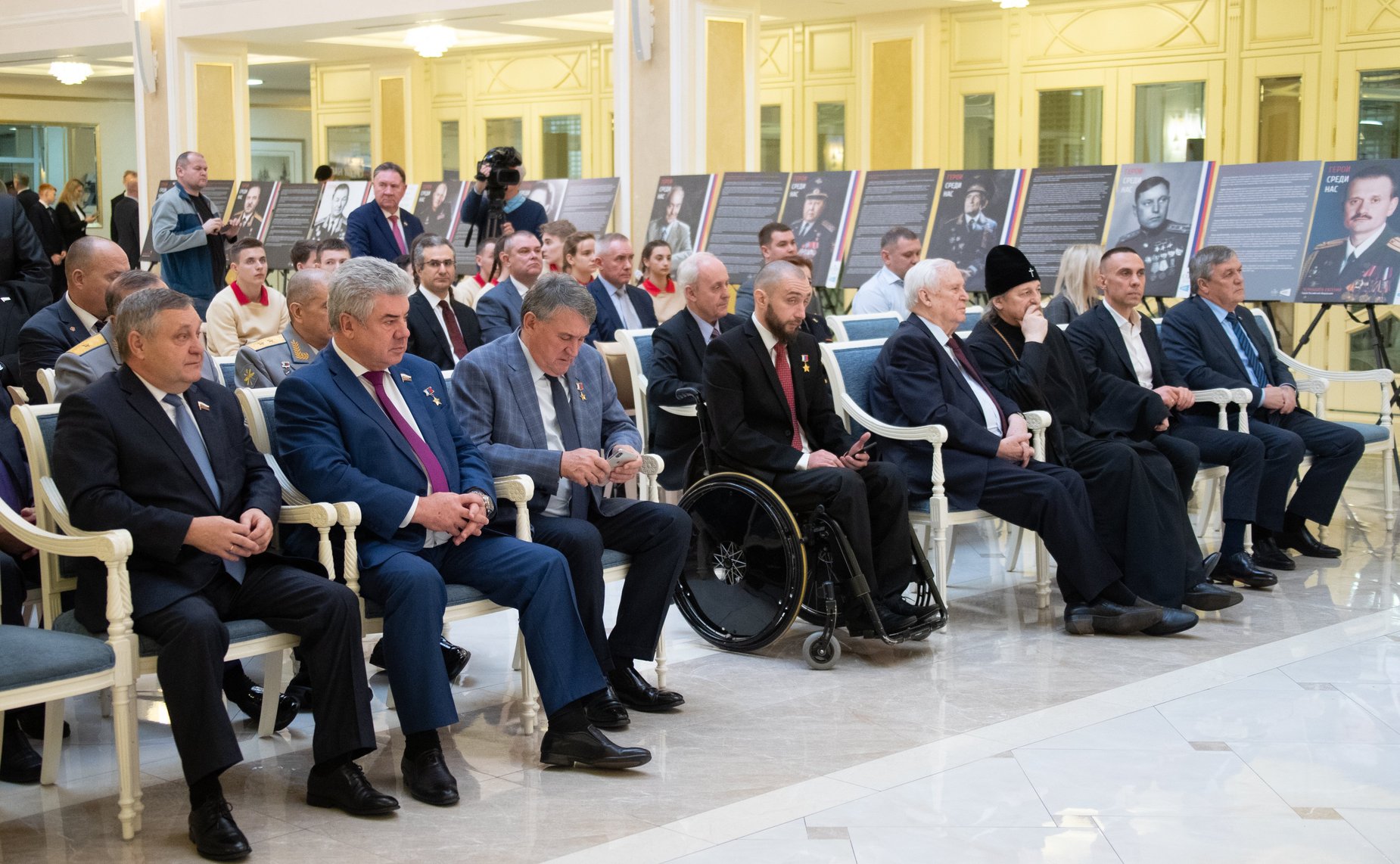 Открытие фотовыставки «Герои среди нас»