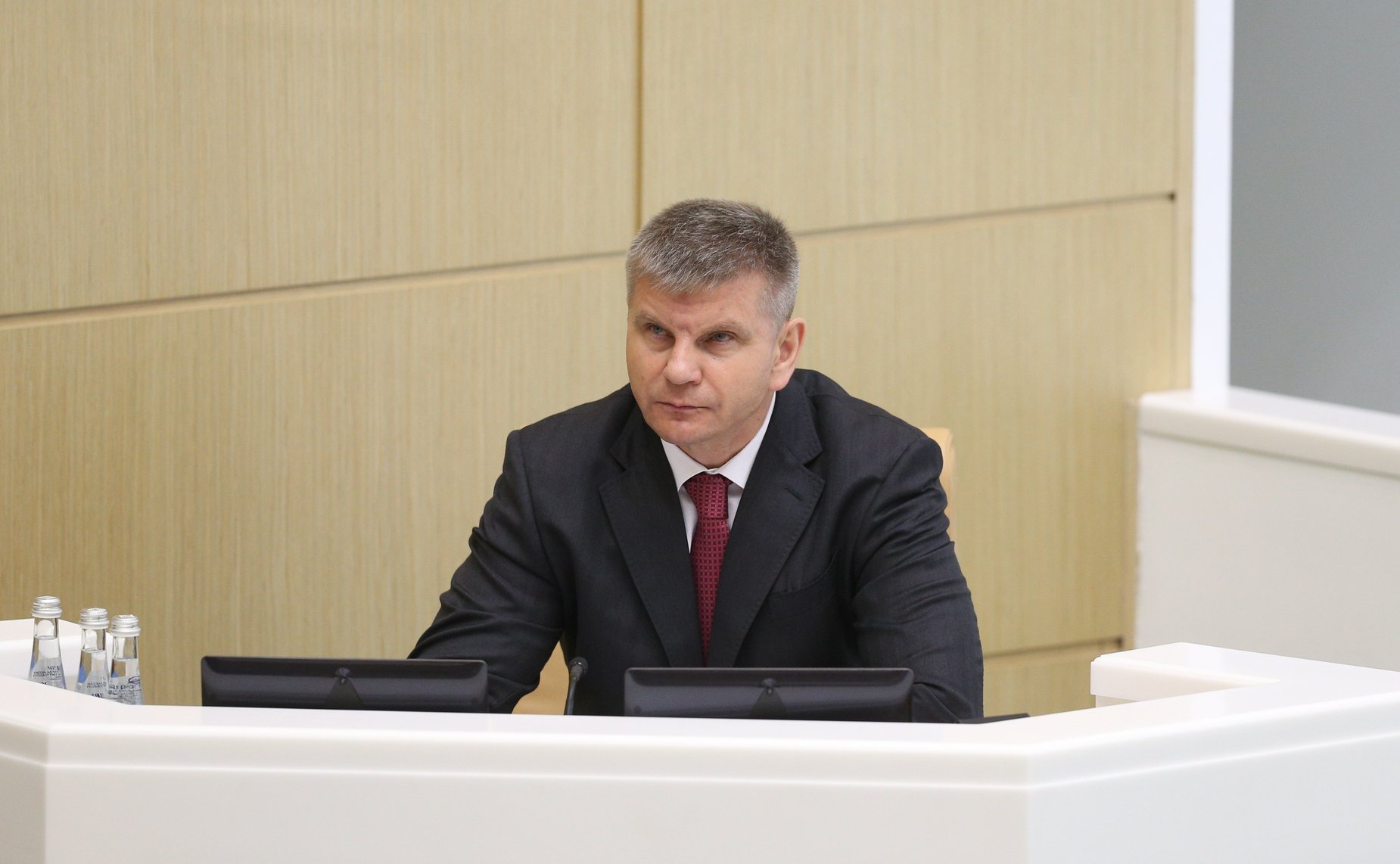 Геннадий Голов