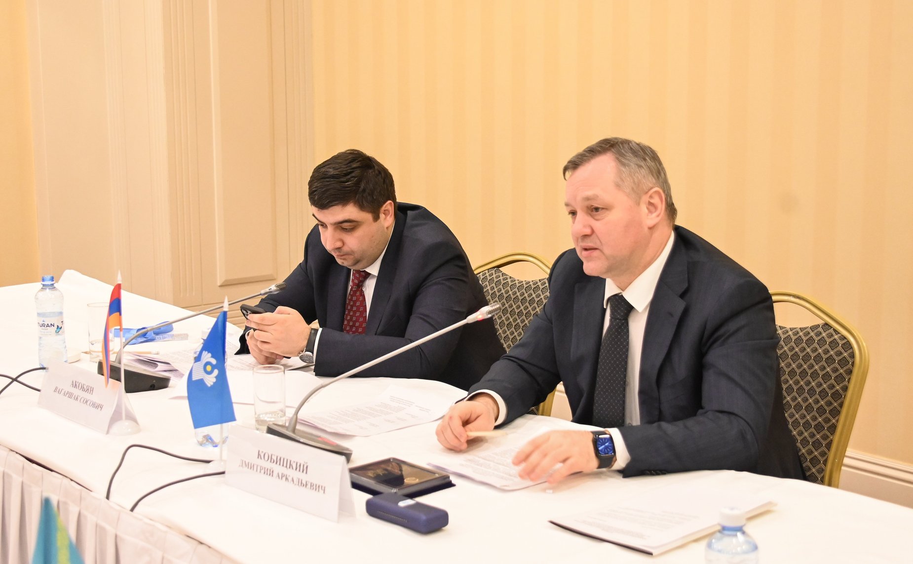 Сенаторы РФ приняли участие в наблюдении за проведением внеочередных выборов депутатов Мажилиса Парламента Республики Казахстан в составе миссий международных наблюдателей