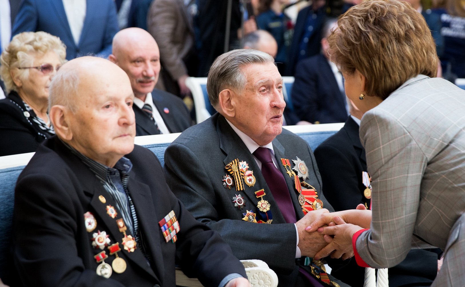 Торжественная церемония награждения российских городов-героев памятными 
