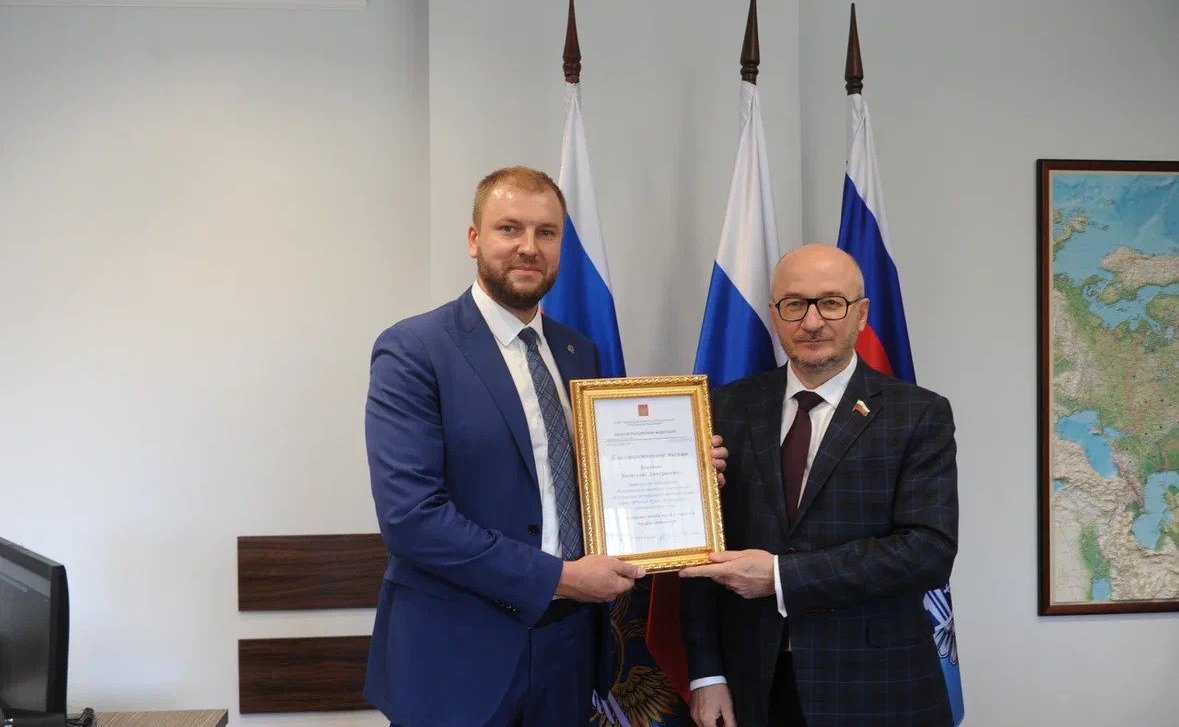 Олег Цепкин поздравил работников дорожной отрасли