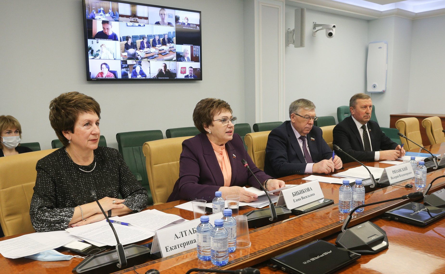 «Круглый стол» на тему «Повышение продолжительности, уровня и качества жизни людей старшего поколения. Реализация второго этапа Стратегии действий в интересах граждан старшего поколения в РФ»