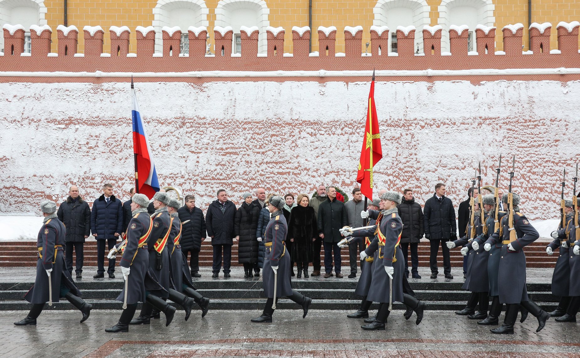 Председатель Совета Федерации Валентина Матвиенко и сенаторы РФ приняли участие в церемонии возложения цветов к Могиле Неизвестного Солдата