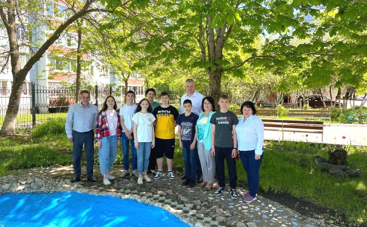 Айрат Гибатдинов в Международный день защиты детей посетил ряд детских образовательных учреждений региона