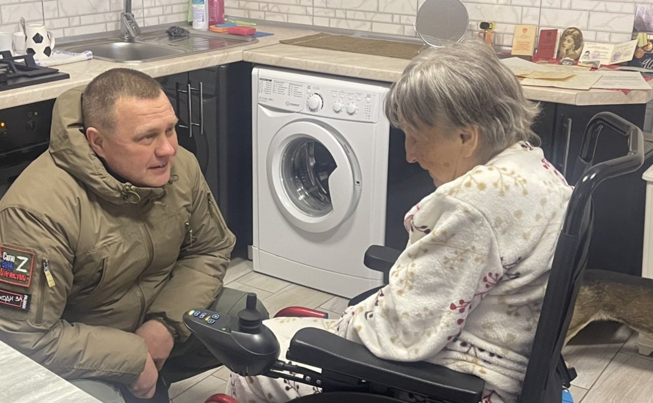 Игорь Кастюкевич передал автоматическую инвалидную коляску жительнице блокадного Ленинграда в Херсонской области