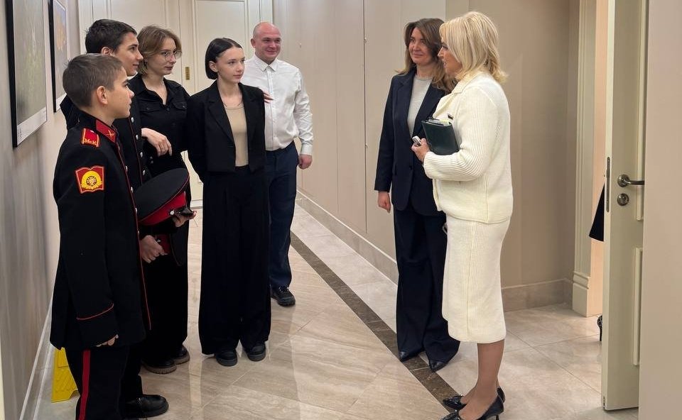 Светлана Кириллова и Юлия Лазуткина провели встречу с семьей участника специальной военной операции