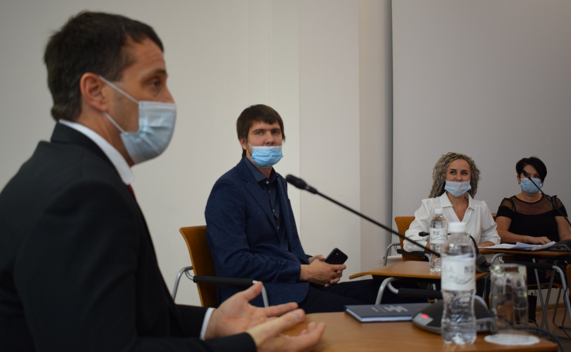 Эдуард Исаков провел встречу с активистами и представителями молодежных общественных организаций г. Нефтеюганска