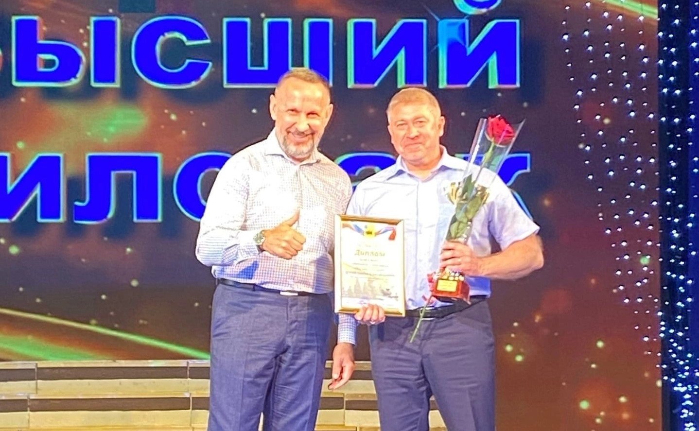 Сенатор Олег Алексеев поздравил жителей с Днем флага и приветствовал победителей профессионального конкурса