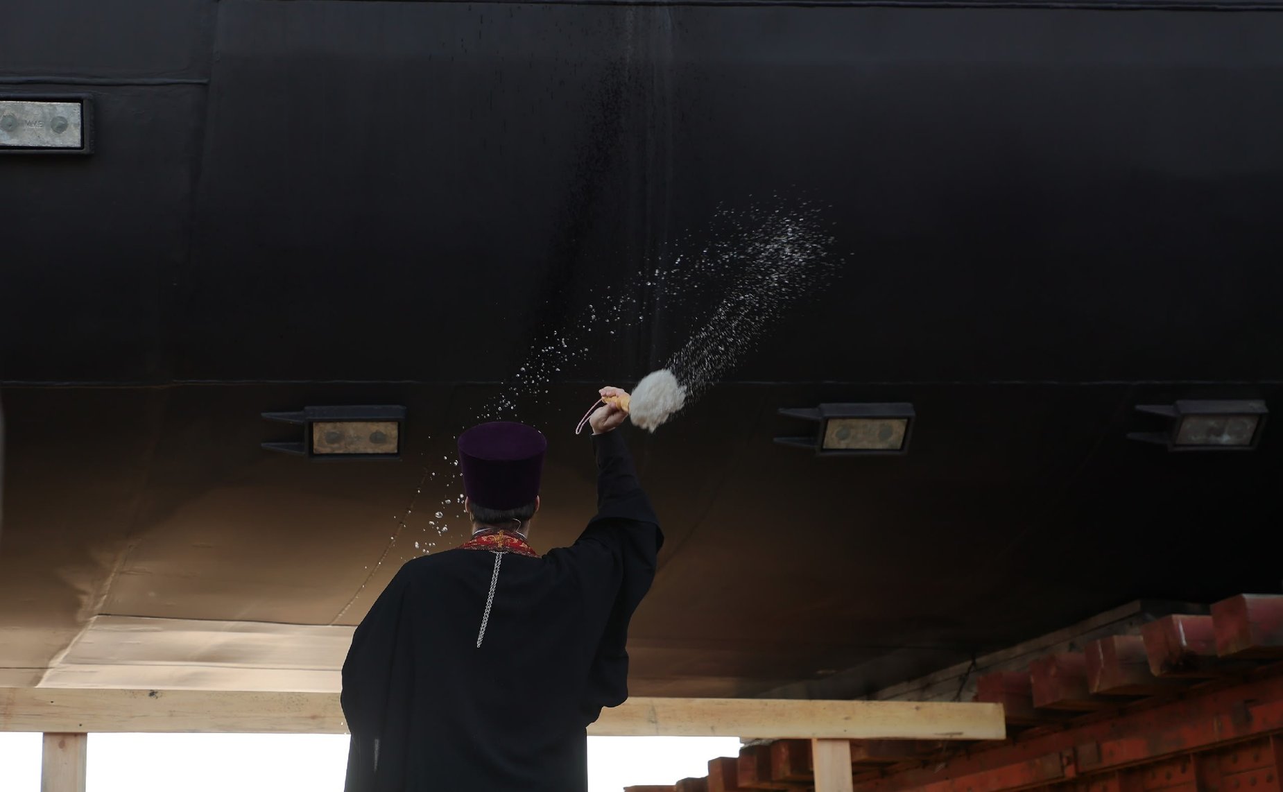 Елена Дягилева приняла участие в церемонии спуска на воду нового краболова