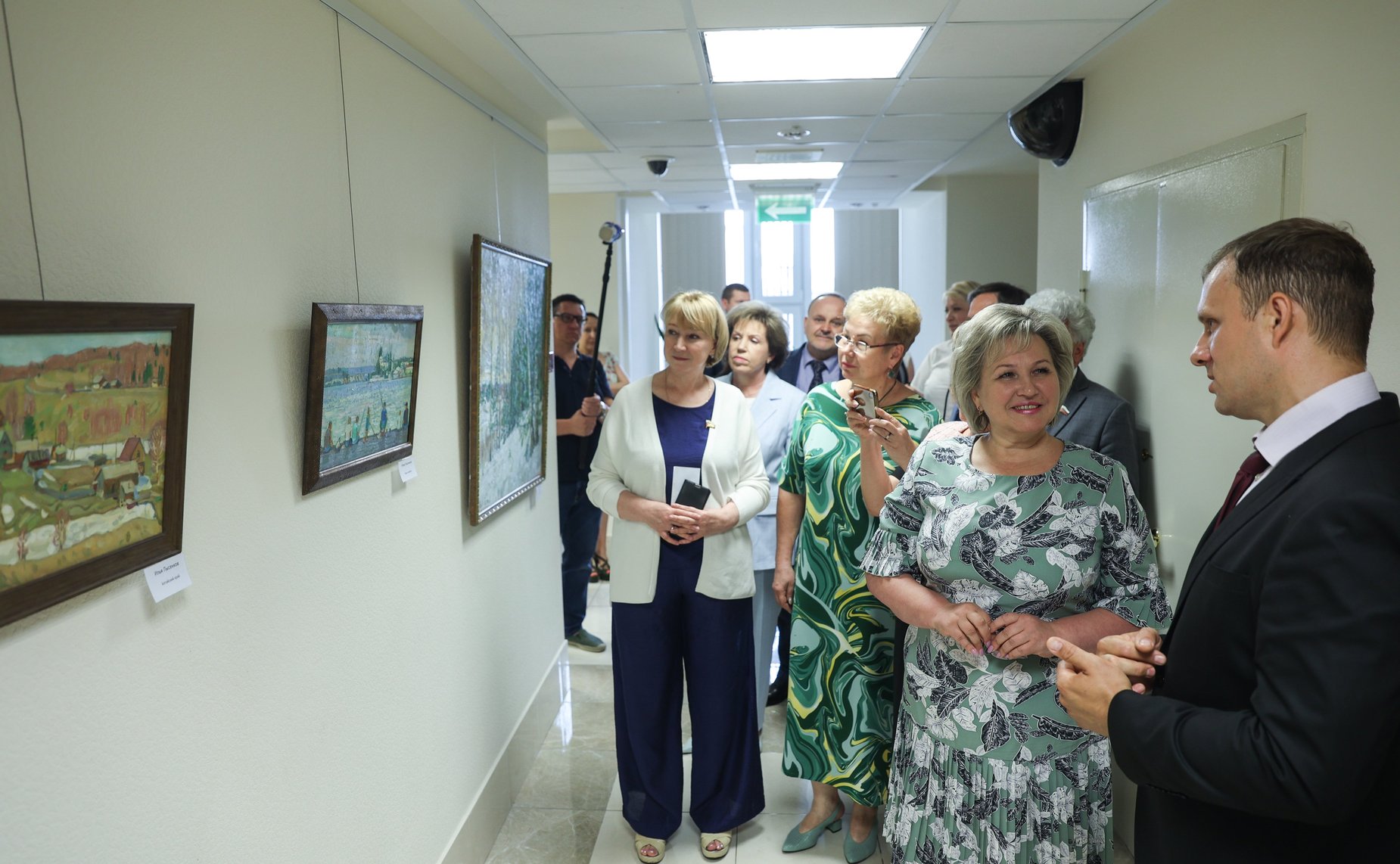 Открытие в Совете Федерации выставки художника-живописца Ильи Лысенкова «Под небом одним»