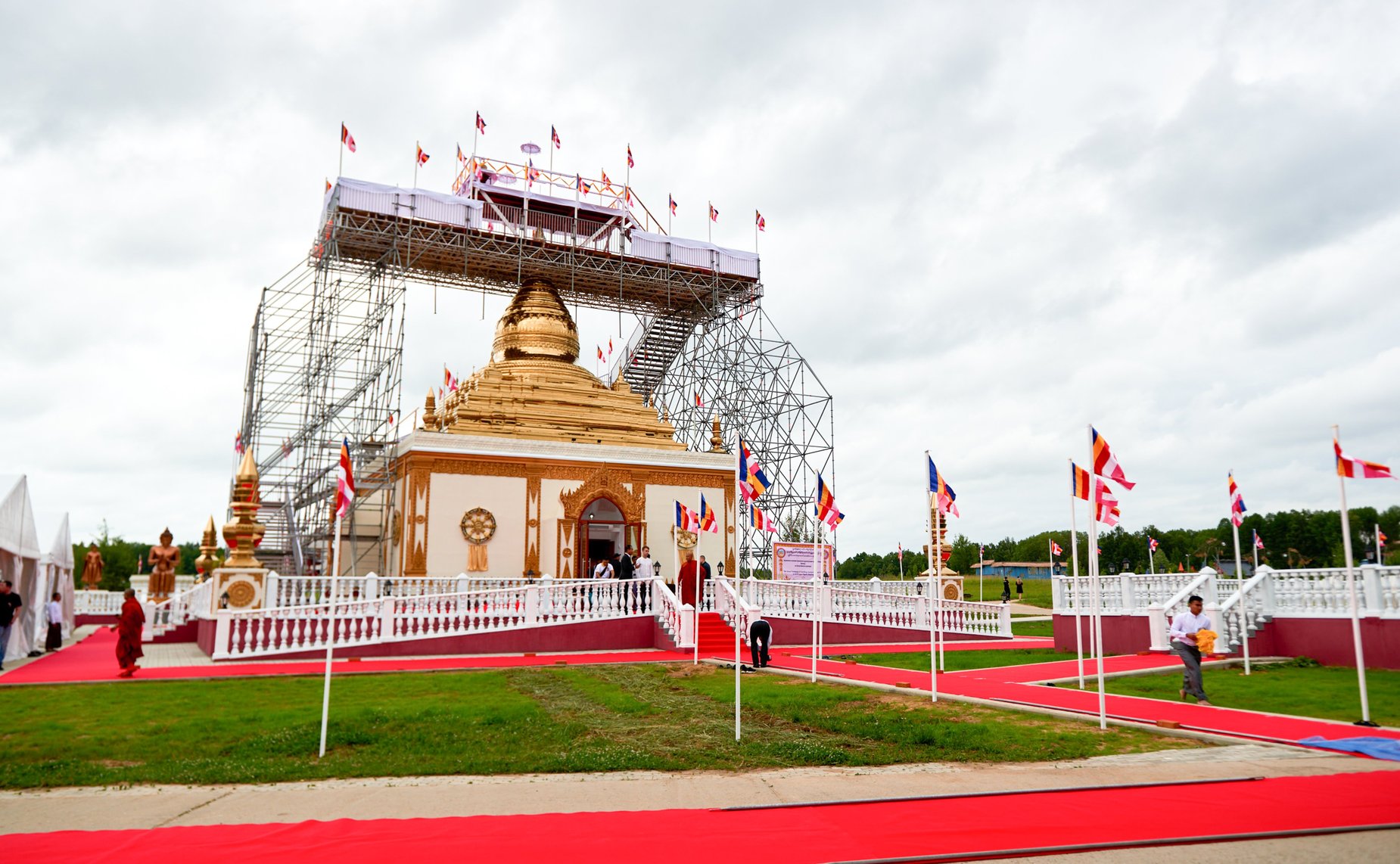 Заместитель Председателя Совета Федерации Константин Косачев принял участие в торжественной церемонии открытия Культурного центра Мьянмы в парке-музее «ЭТНОМИР»