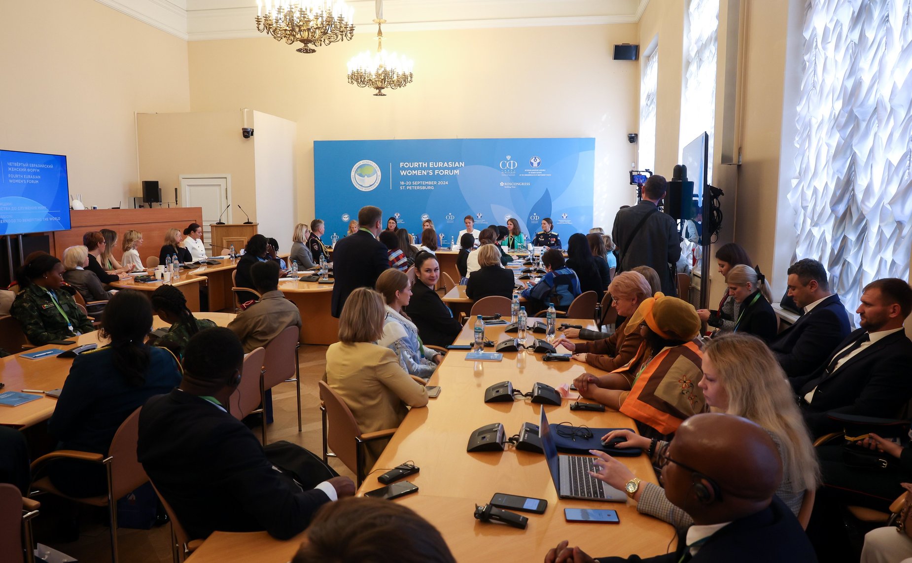 IV Евразийский женский форум. Тематическая сессия «Миссия женщин: от материнства до служения миру»