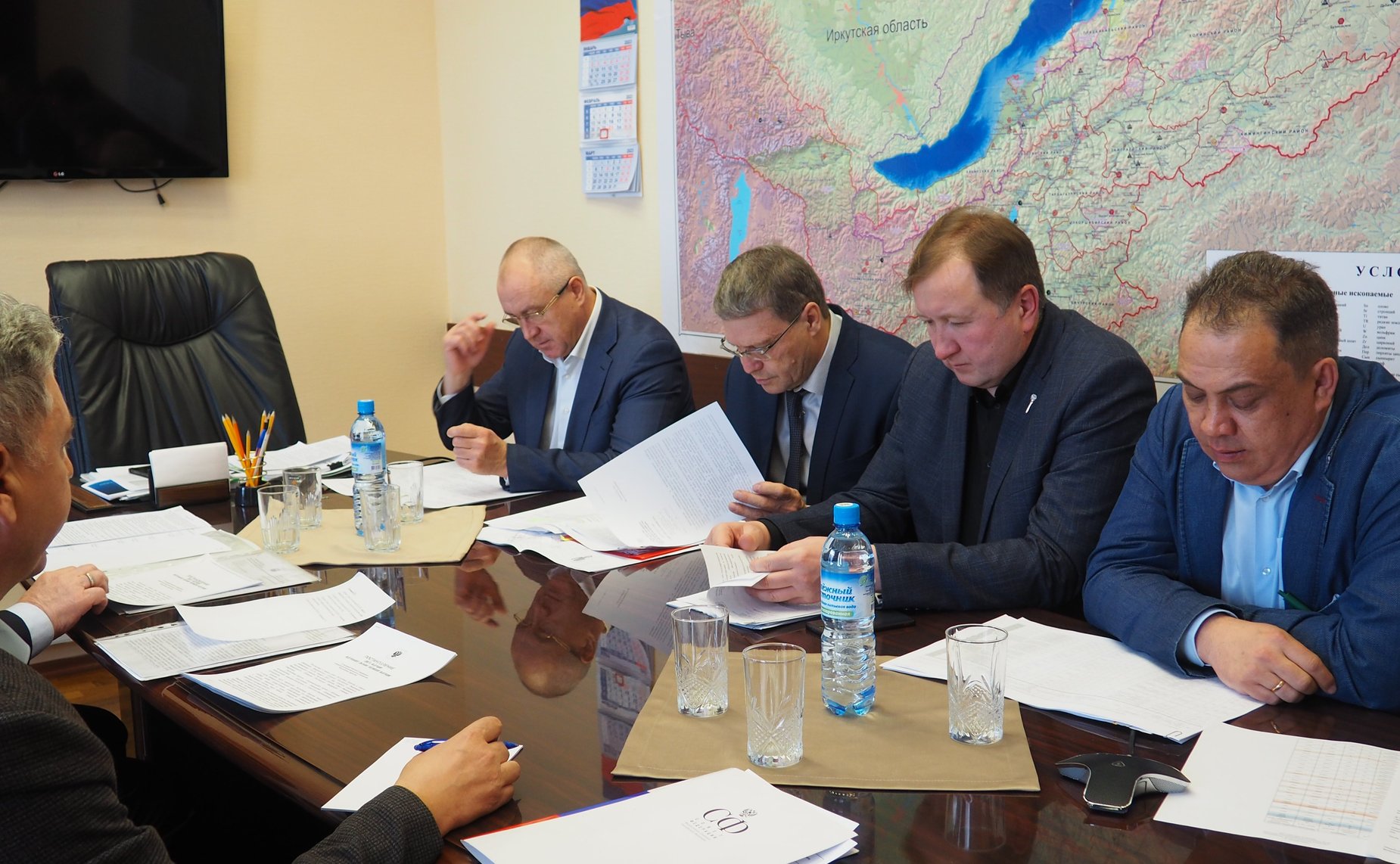 Вячеслав Наговицын обсудил на совещании у заместителя председателя правительства Республики по развитию инфраструктуры Евгения Луковникова исполнение Постановления СФ
