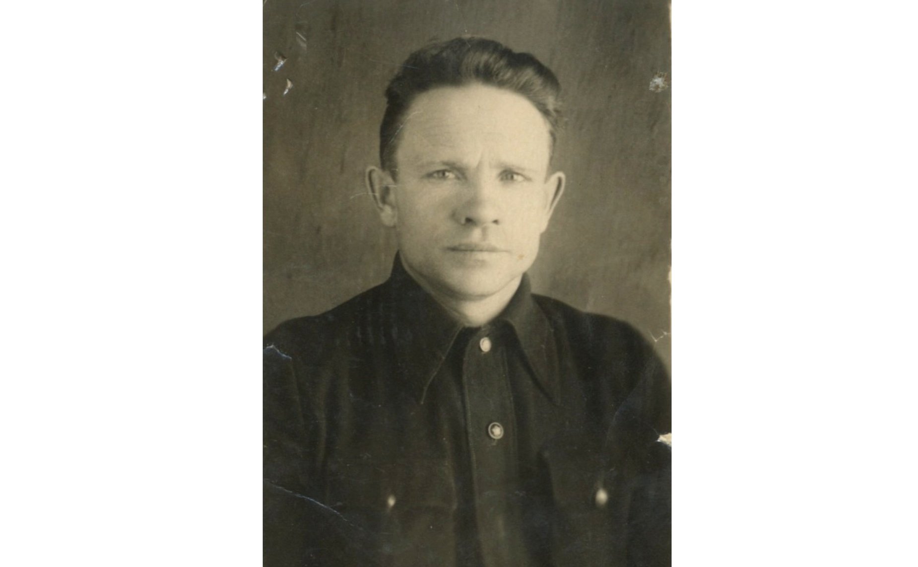 Звягин Николай Поликарпович. 6 июля 1941 г. призван по мобилизации. Участвовал в сражениях на Орловско-Курской дуге. Награждён орденами и медалями «За победу над Германией», «За победу над Японией» и др. Дед помощницы сенатора П. Тараканова О. Ратниковой