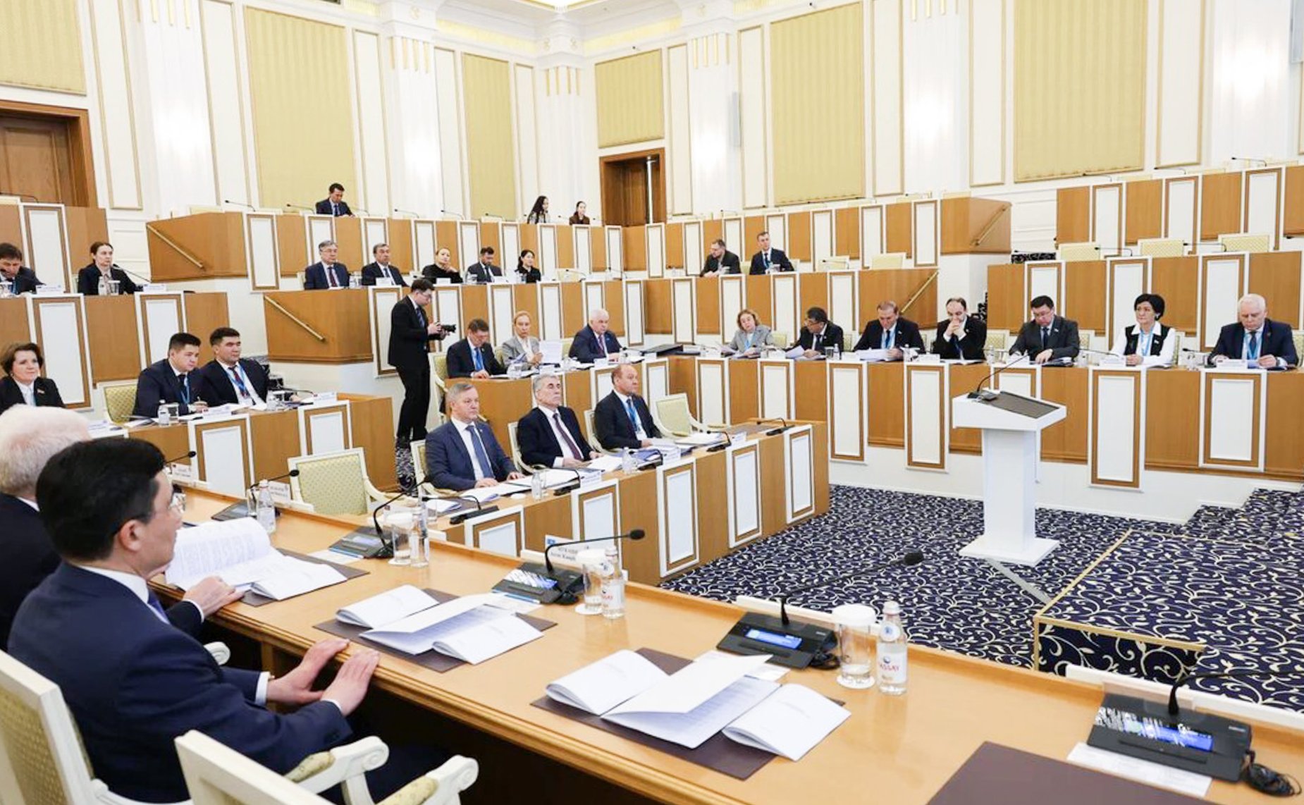 Делегация сенаторов по наблюдению за проведением референдума по принятию новой Конституции Казахстана приняла участие во встрече в Конституционном суде Республики Казахстан