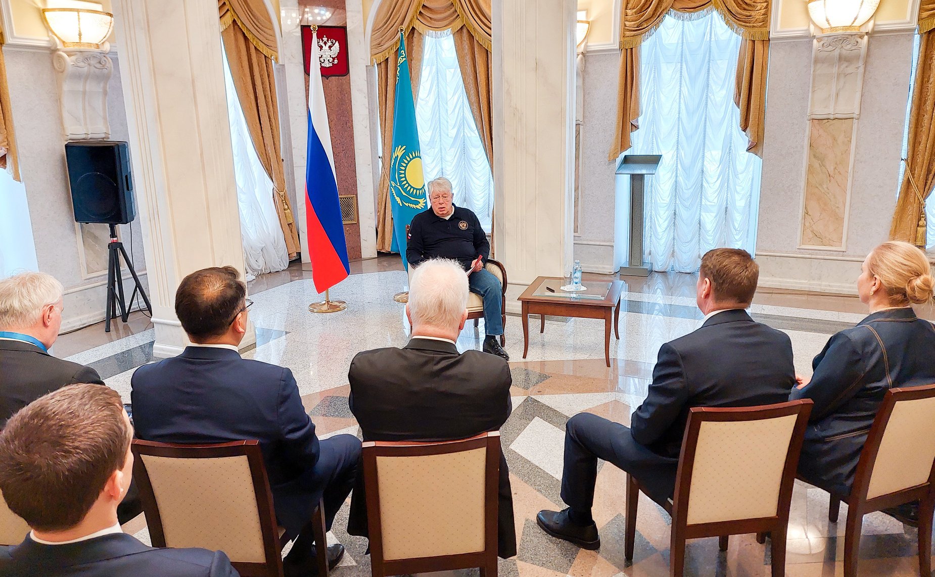 Делегация сенаторов по наблюдению за проведением референдума по принятию новой Конституции Казахстана провели встречу с Послом Российской Федерации в Республике Казахстан