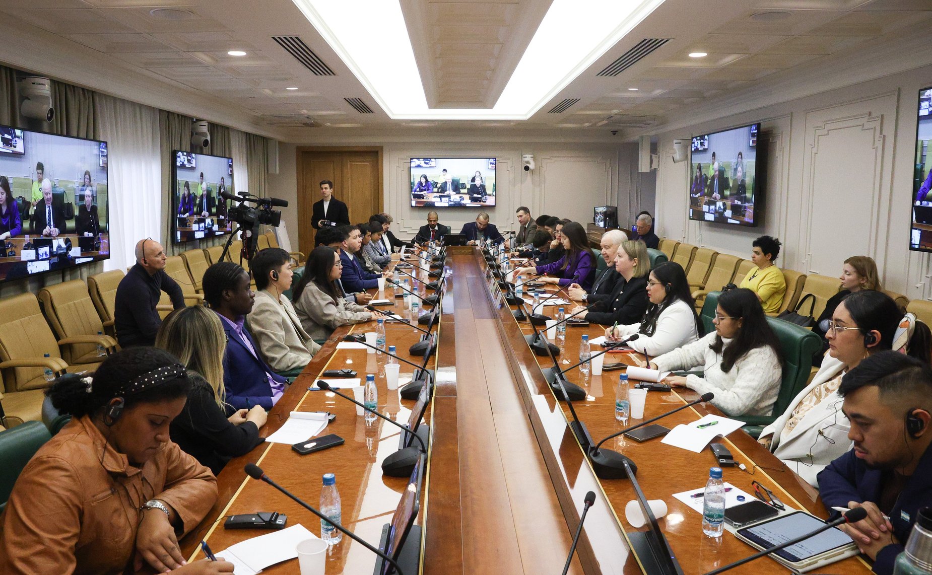 Сергей Кисляк провел встречу с латиноамериканской делегацией II Молодежного форума Россия — Латинская Америка