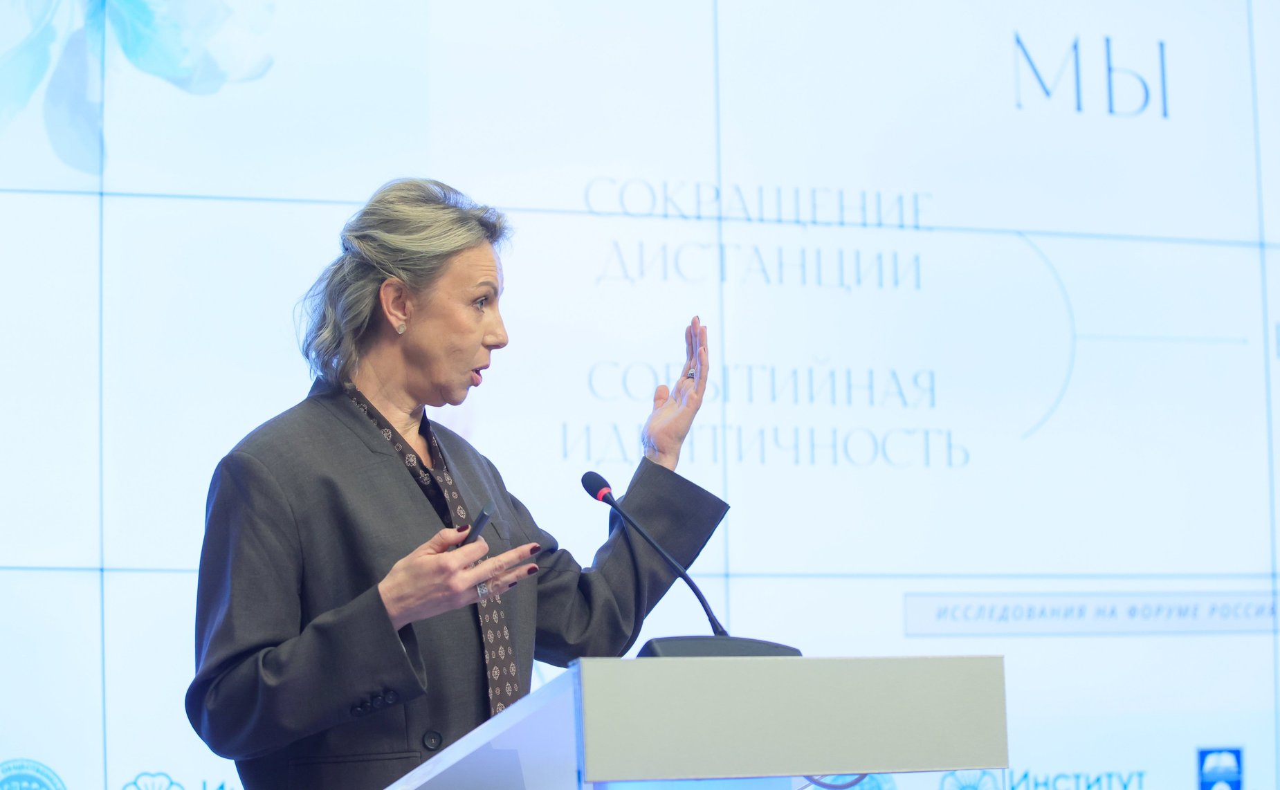 XI заседание Дискуссионного клуба им. В.Г. Змазовой: «Красота в женских руках!»