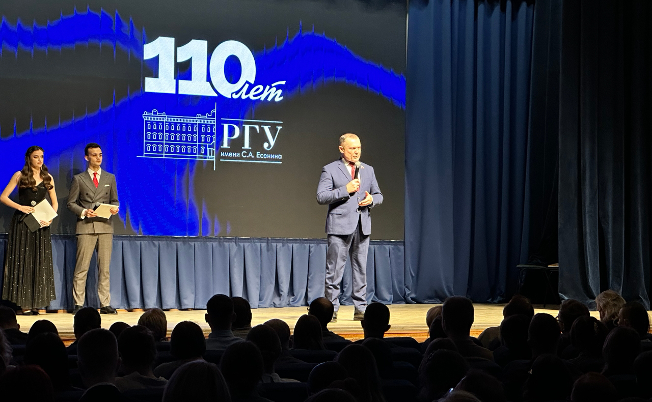 Игорь Мурог вручил Почетную грамоту Совета Федерации РГУ имени Есенина в честь 110-летия вуза