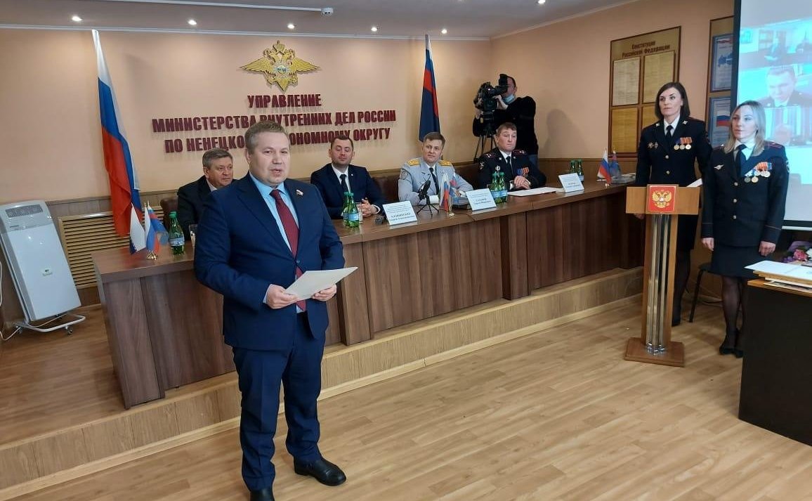 Денис Гусев принял участие в торжественной церемонии по случаю 90-летия со дня образования Управления Министерства внутренних дел РФ по Ненецкому автономному округу