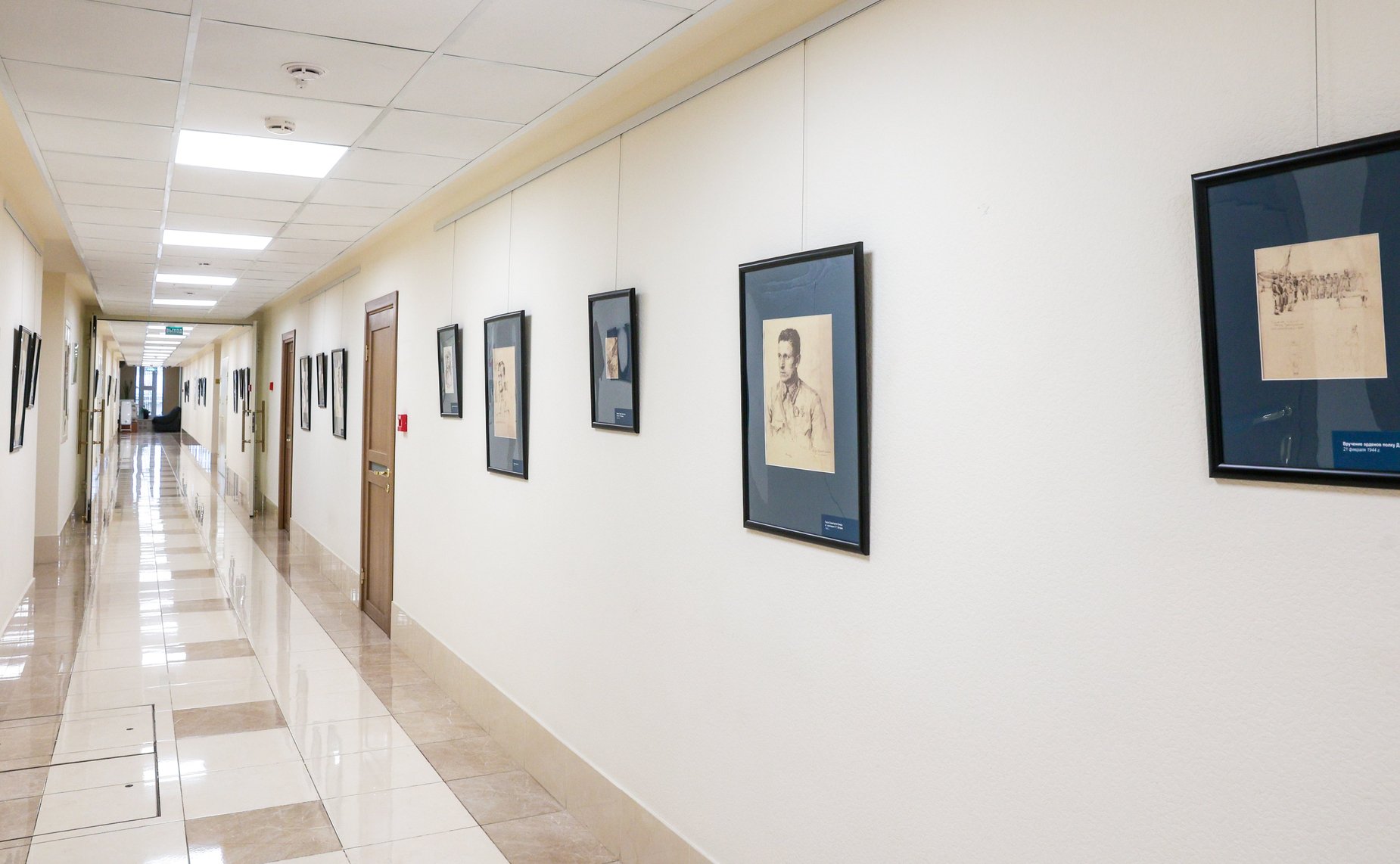 В Совете Федерации состоялось открытие выставки графических работ Яр-Кравченко «Лётчики — защитники в годы ВОВ»