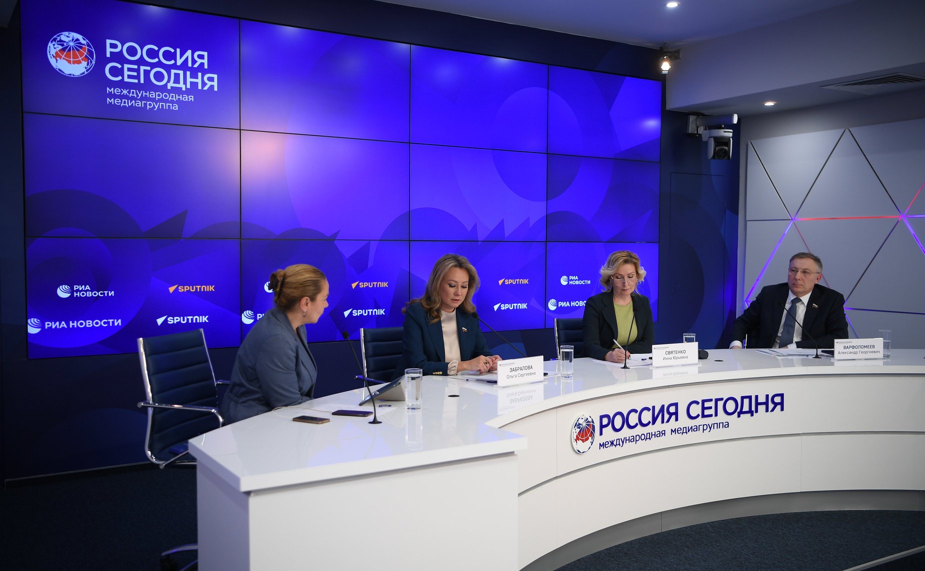 Пресс-конференция Комитета СФ по социальной политике по итогам работы в осеннюю сессию 2022 года