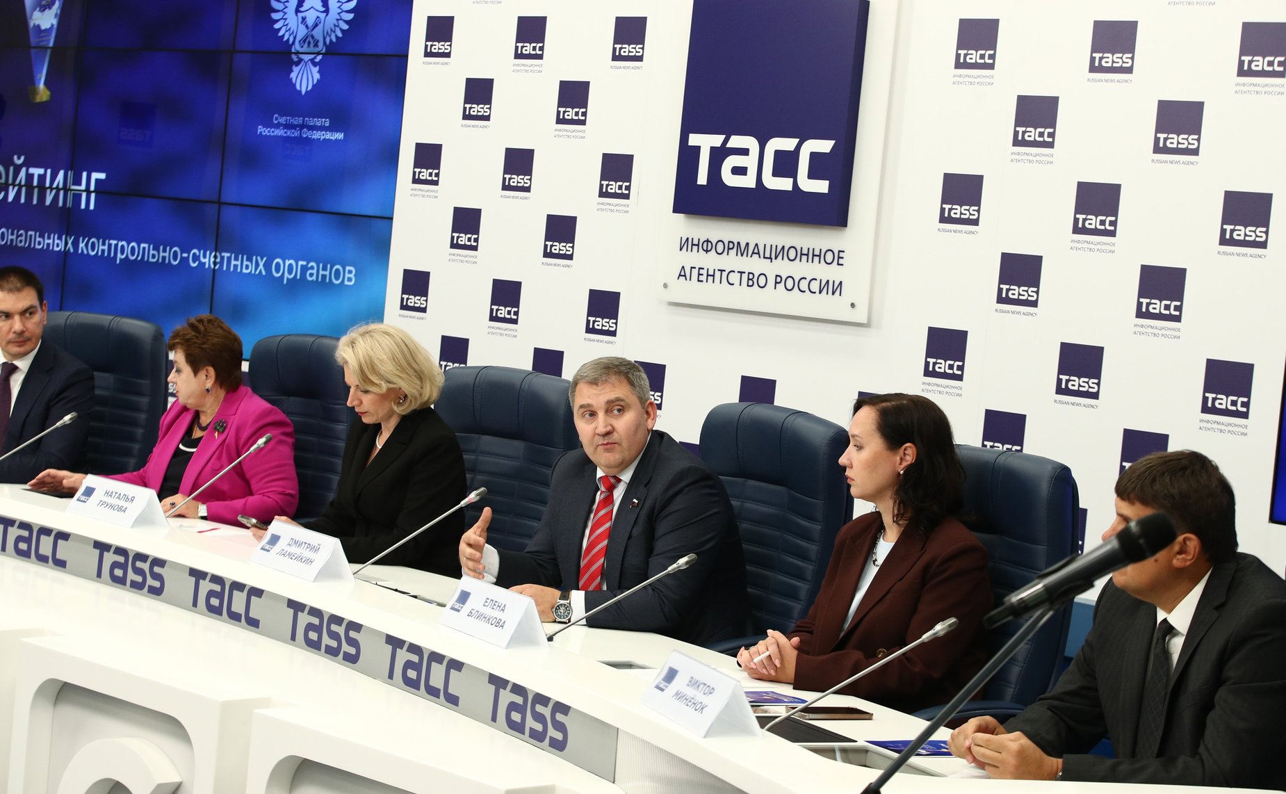 В пресс-центре ТАСС первый заместитель председателя Комитета СФ по бюджету и финансовым рынкам Сергей Рябухин принял участие в пресс-конференции, посвященной пилотному рейтингу деятельности контрольно-счетных палат субъектов РФ