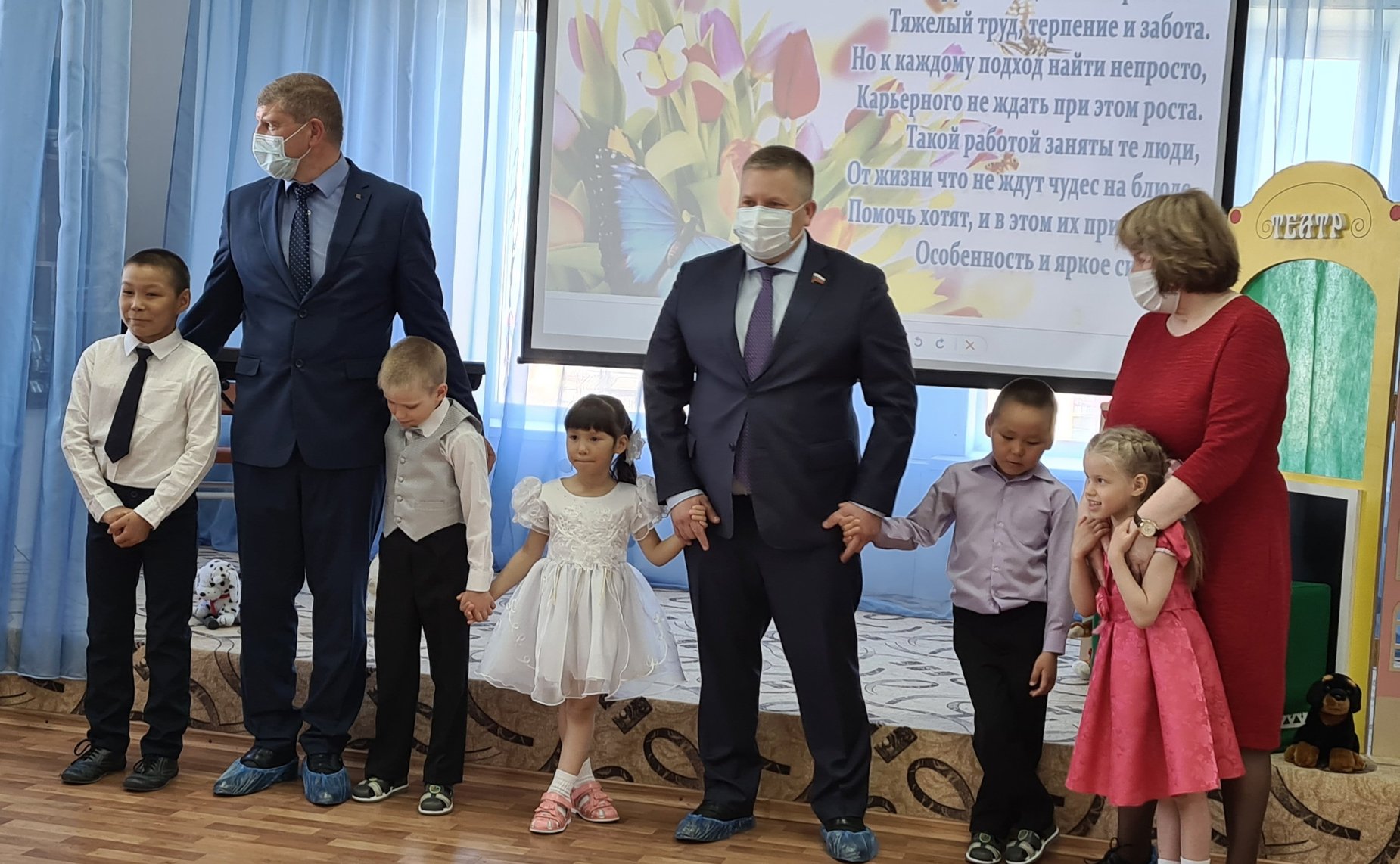 Денис Гусев поздравил работников социальной сферы Ненецкого АО с профессиональным праздником