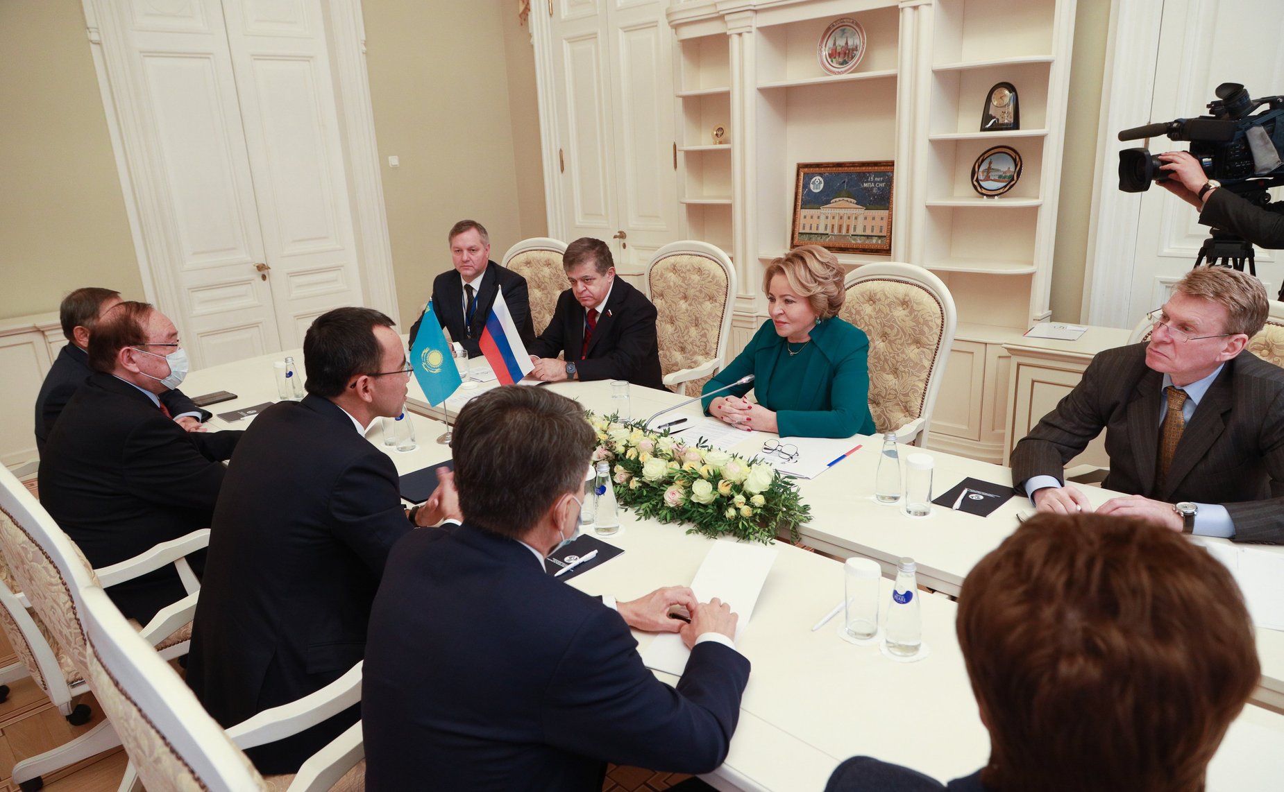 Председатель Совета Федерации, Председатель Межпарламентской Ассамблеи государств-участников СНГ (МПА СНГ) Валентина Матвиенко провела встречу с Председателем Сената Парламента Республики Казахстан Мауленом Ашимбаевым