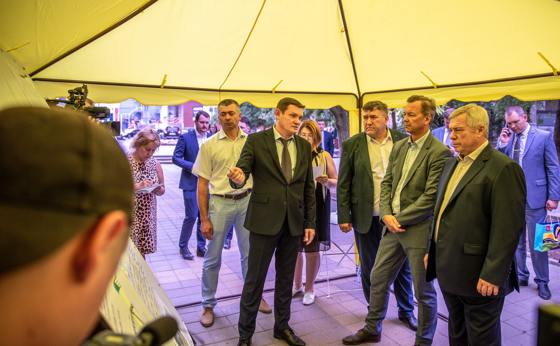 Андрей Яцкин в ходе рабочей поездки в регион посетил город Таганрог и осмотрел объекты городской среды