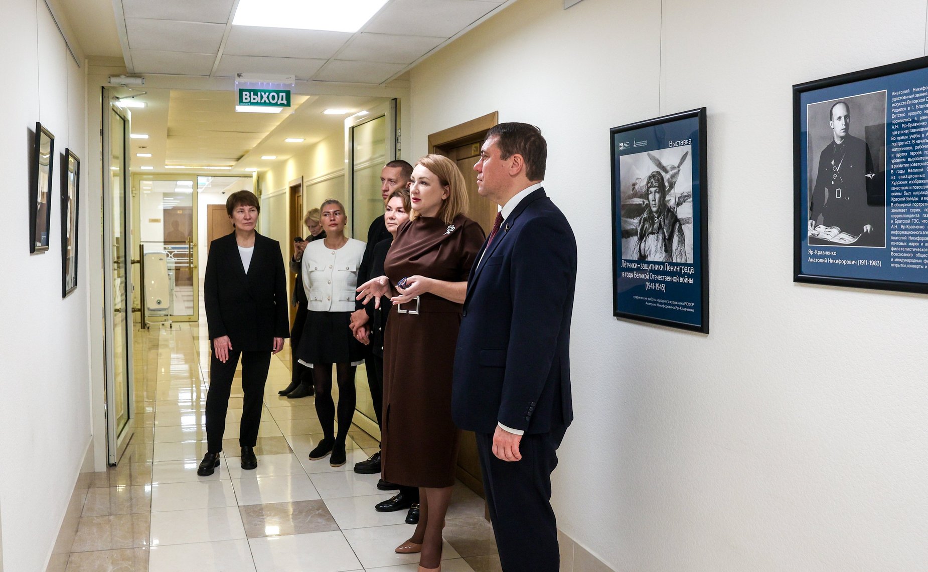 В Совете Федерации состоялось открытие выставки графических работ Яр-Кравченко «Лётчики — защитники в годы ВОВ»