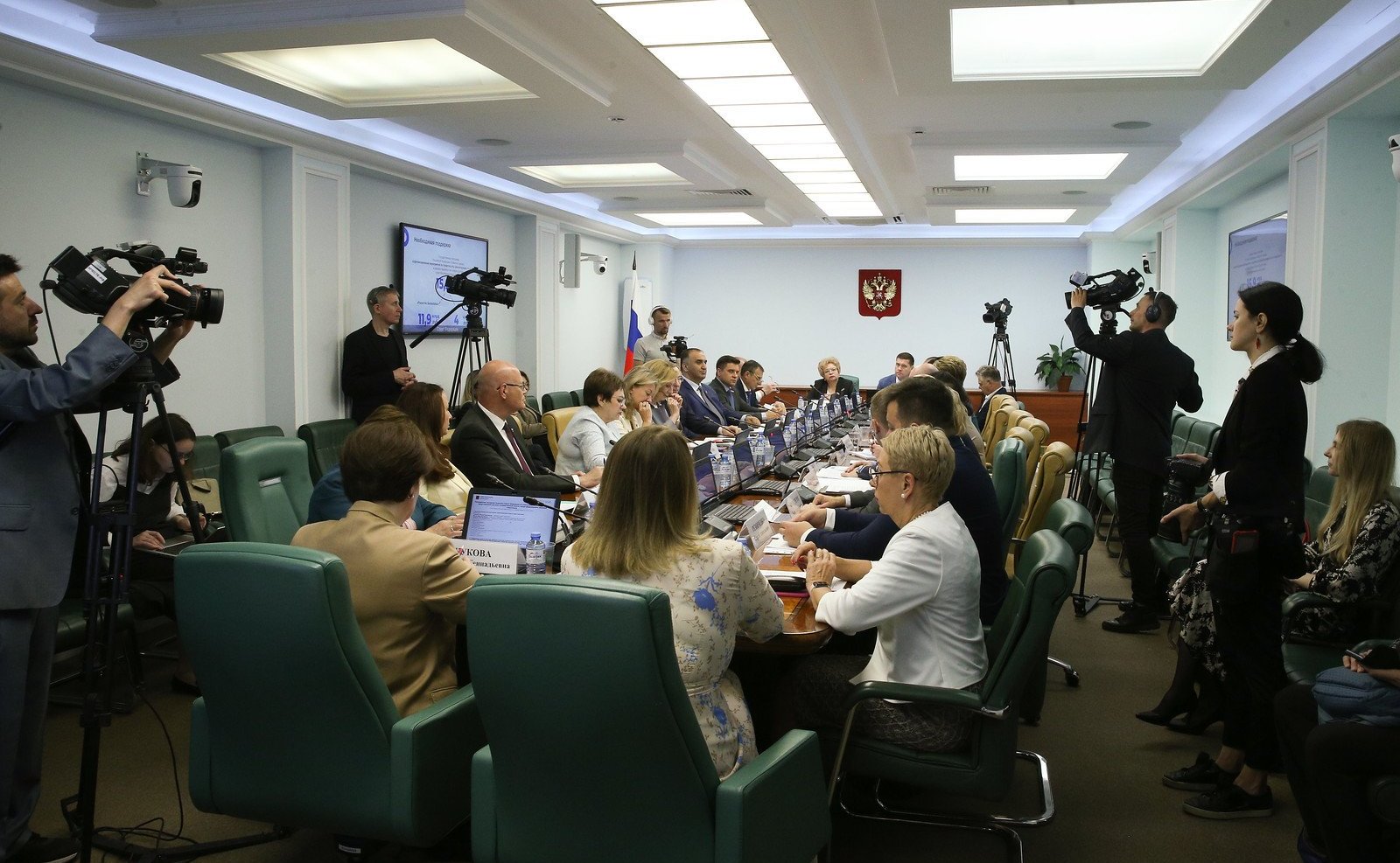 Оксана Хлякина представила закон, который расширяет права инвалидов по зрению