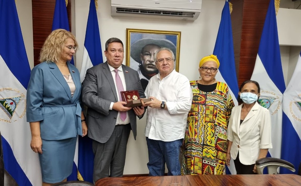 Встреча Владимира Полетаева и Наталии Косихиной с Председателем Национальной ассамблеи Республики Никарагуа Густаво Поррасом