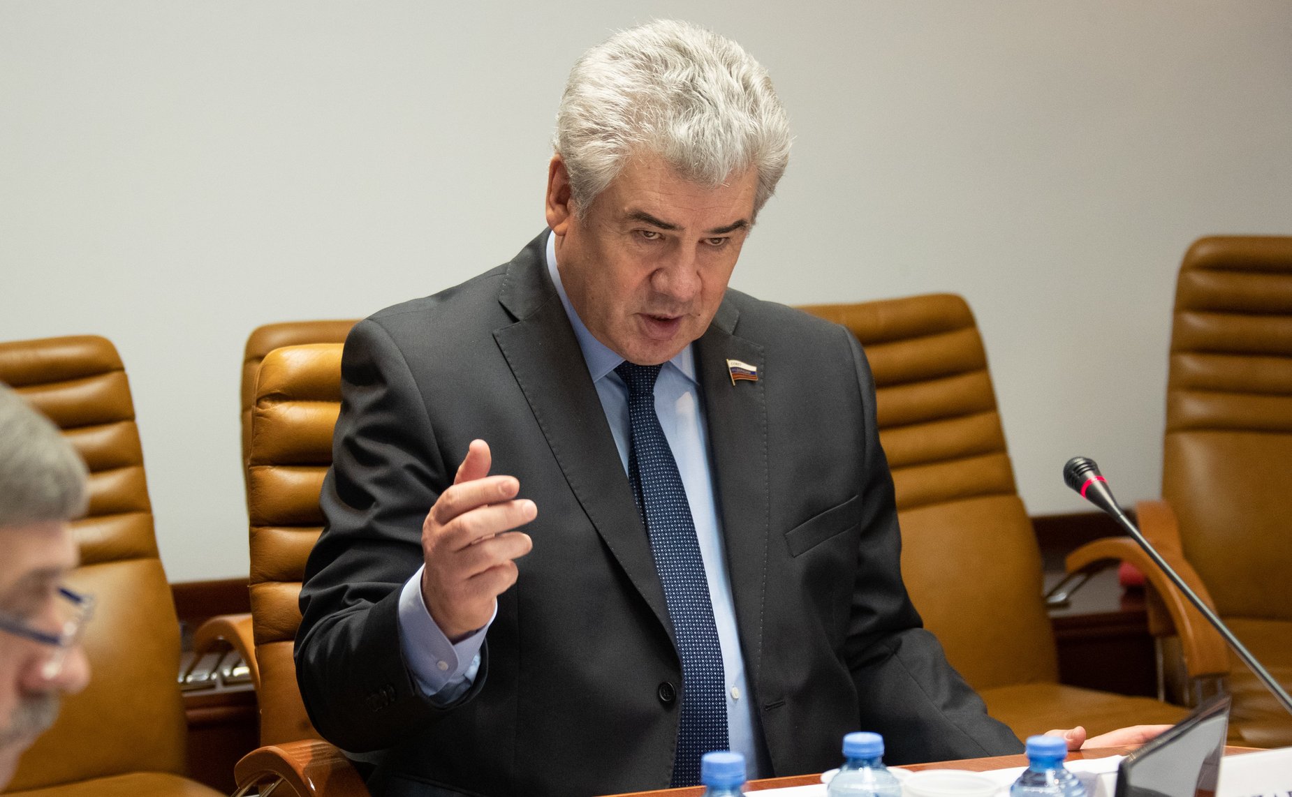 Виктор Бондарев