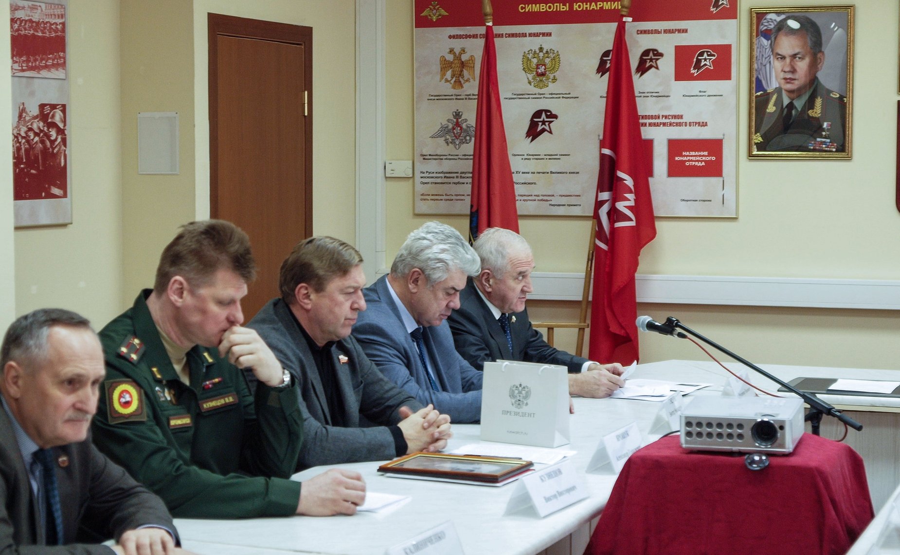 Сенаторы передали родственникам награду героя, пропавшего без вести в годы Великой Отечественной войны