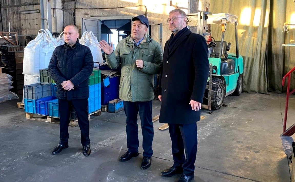 В рамках рабочей поездки в регион Константин Косачев совместно с заместителем мэра города Йошкар-Олы Александром Башковым посетил научно-производственное предприятие «Порошковые технологии»