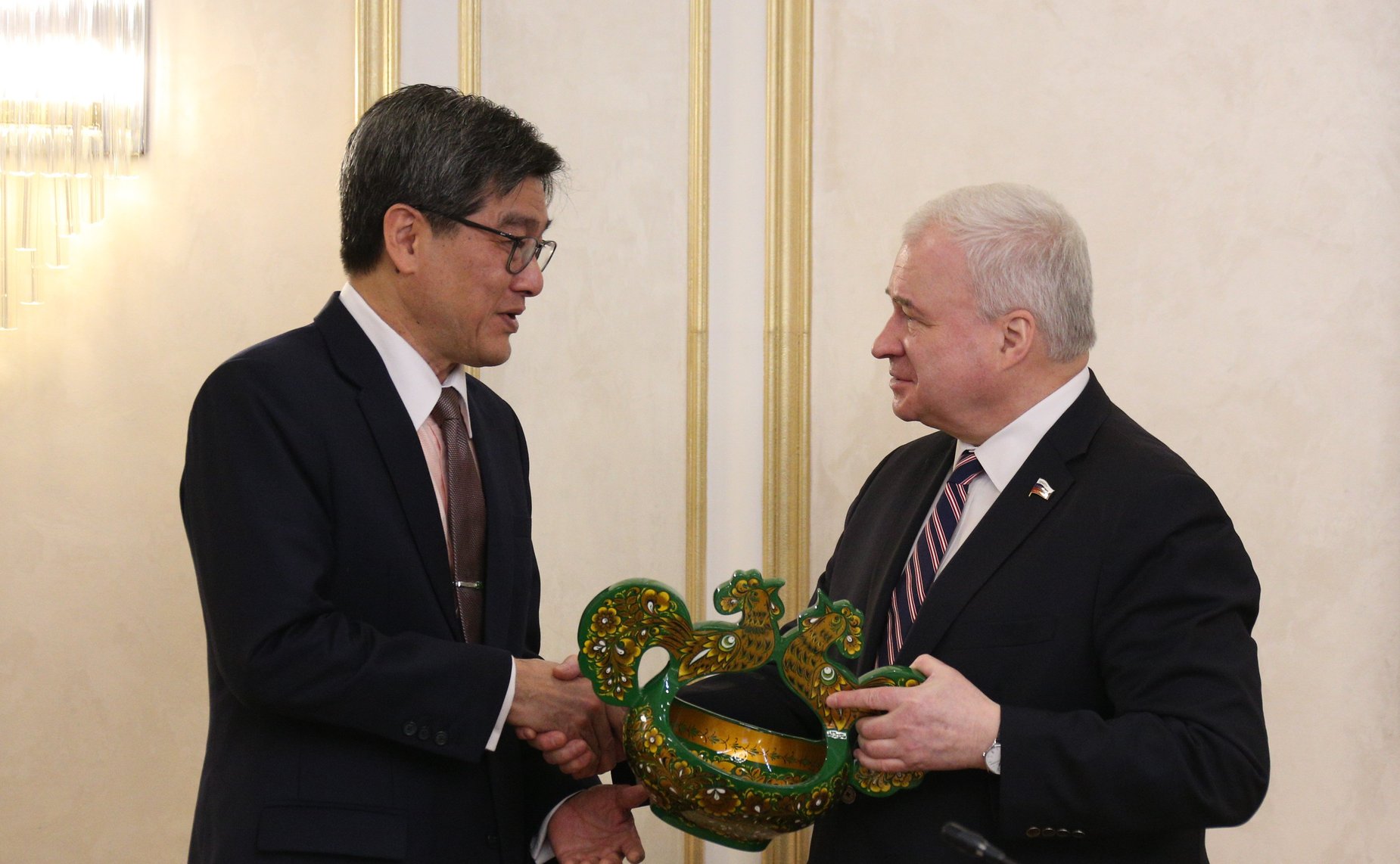 Встреча первого заместителя председателя Комитета СФ по международным делам Андрея Денисова с Чрезвычайным и Полномочным Послом Королевства Таиланд в РФ