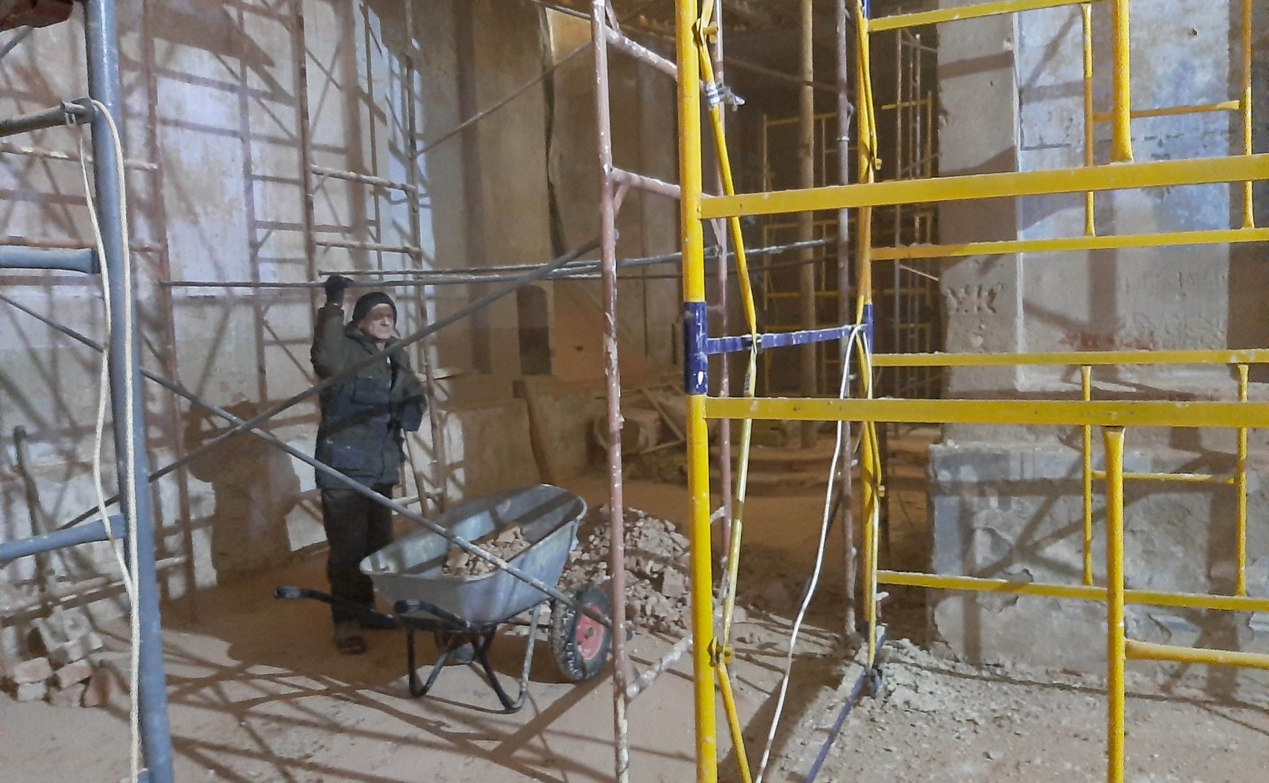 Сенатор Сергей Мартынов проверил ход работ по реконструкции храма в Илети